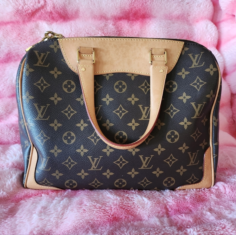 Authentic Louis Vuitton Retiro Monogram MM purse bag
